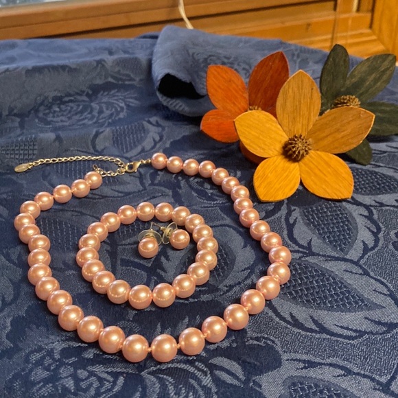 Pink pearl beads set necklace, bracelet, earrings. - Picture 3 of 3